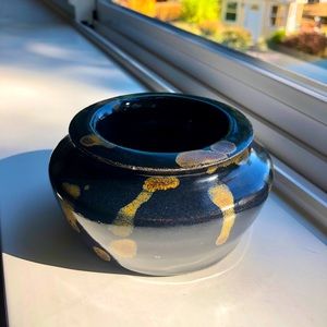 Dappled ceramic catch-all